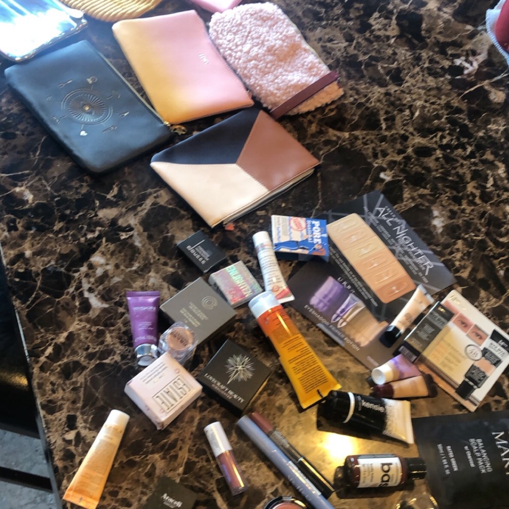 BNIB 37 pc lot: it cosmetics, tarte, etc.